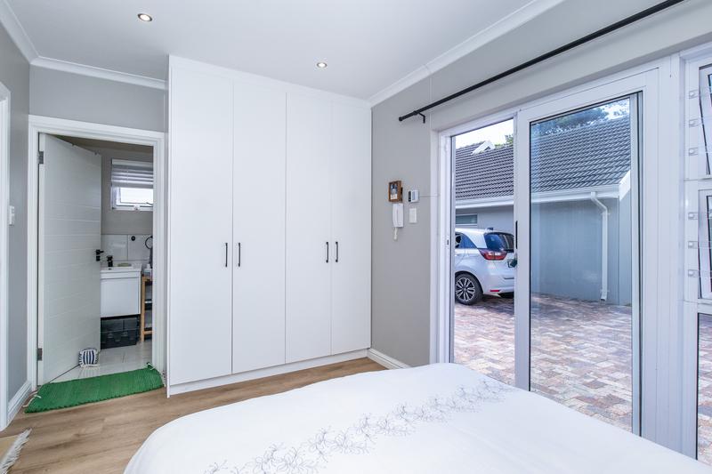 To Let 1 Bedroom Property for Rent in Meadowridge Western Cape